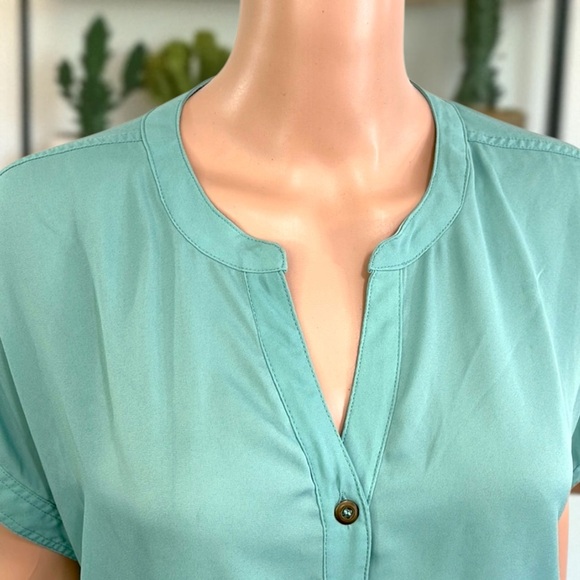 Xhilaration Seafoam Green Cold Shoulder Short Sleeve Top - Picture 9 of 16
